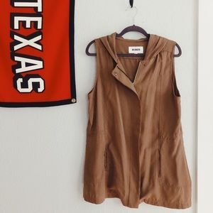 BB Dakota Sleveless Jacket (Layering Gold!)